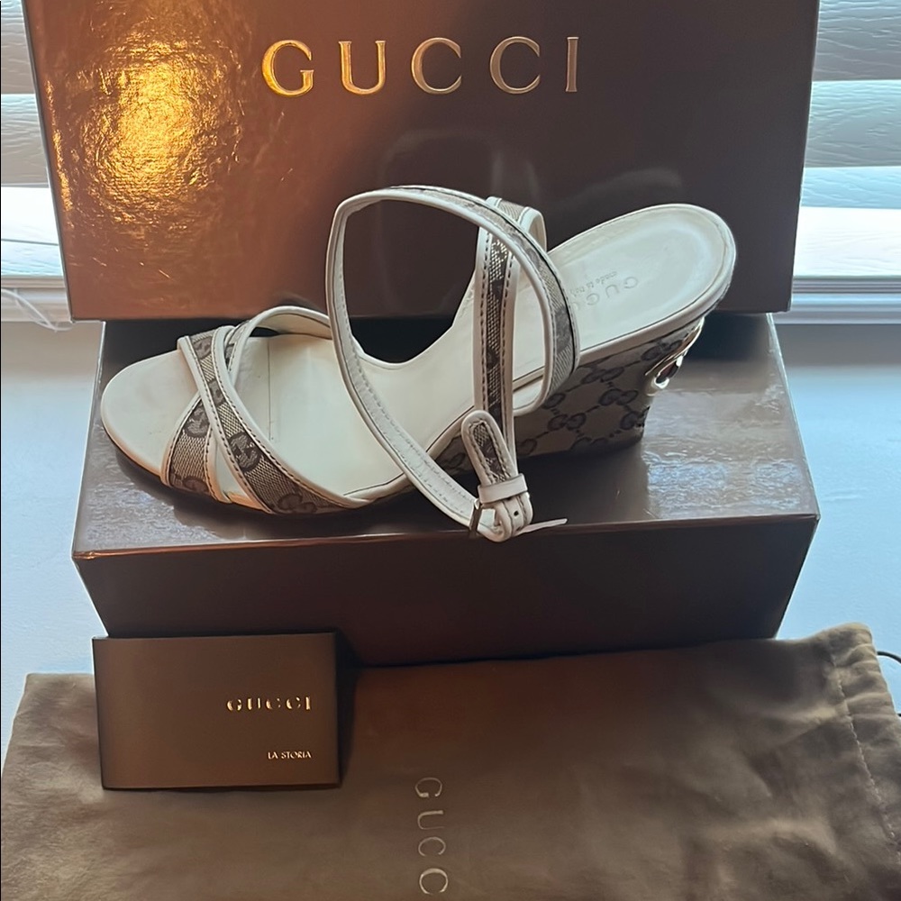 Gucci White Wedge Sandals with Strappy Design - Picture 2 of 3